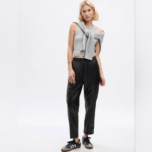 NWT Gap High Rise Vegan Leather Straight Pull-On Pants sz M